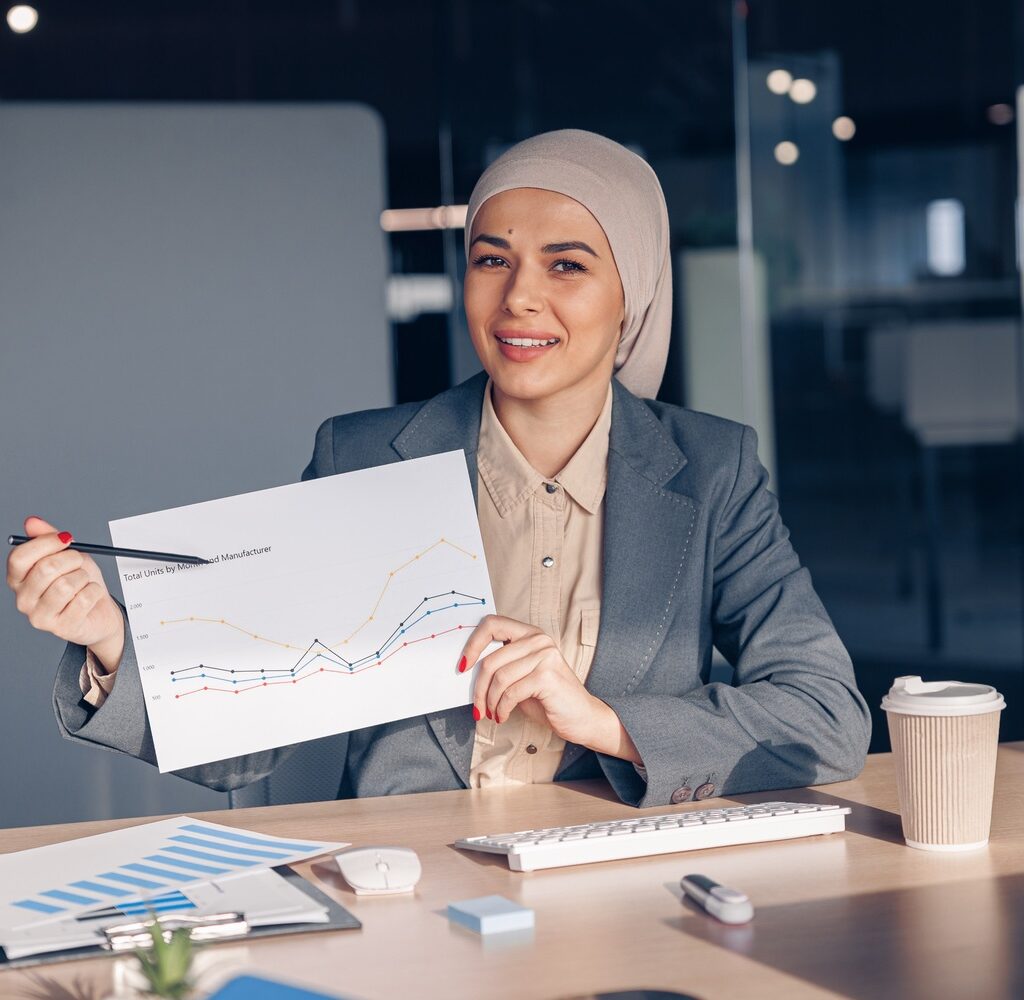 Content Optimization Tips for Maximum Impact smiling muslim businesswoman in hijab shows a grap amh74w7